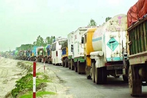 টাঙ্গাইল অভিমুখী মহাসড়কে তীব্র যানজট